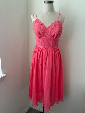 Vtg 60s 70s Luxite sz 36 Slip Dress Full Slip Bright Pink Lace Grunge Feminine